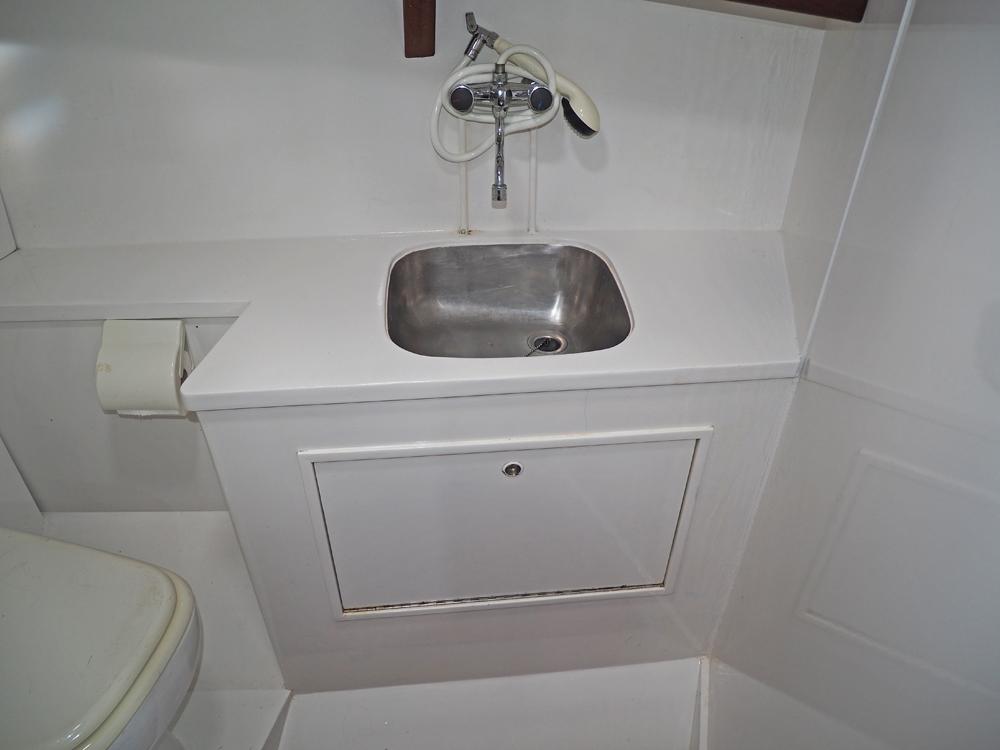 Cabin en avant, H&eacute;bergements